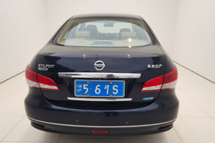 日产 轩逸 2012款 经典 1.6XE 手动舒适版车身外观6