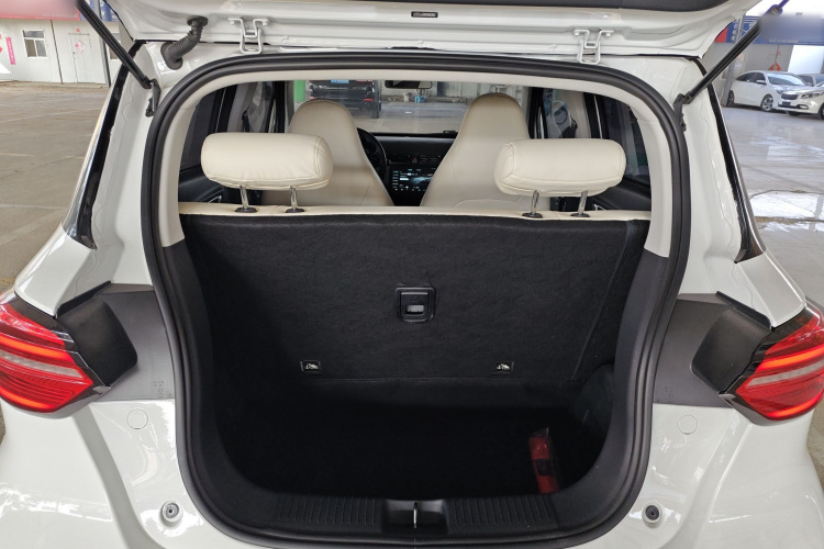 零跑汽车 零跑T03 2023款 310轻享版机舱底盘23