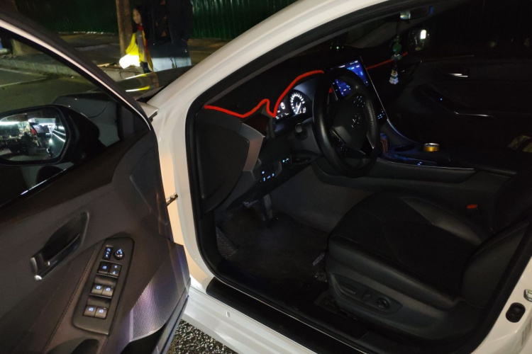 丰田 亚洲龙 2023款 2.0L 豪华版中控内饰20