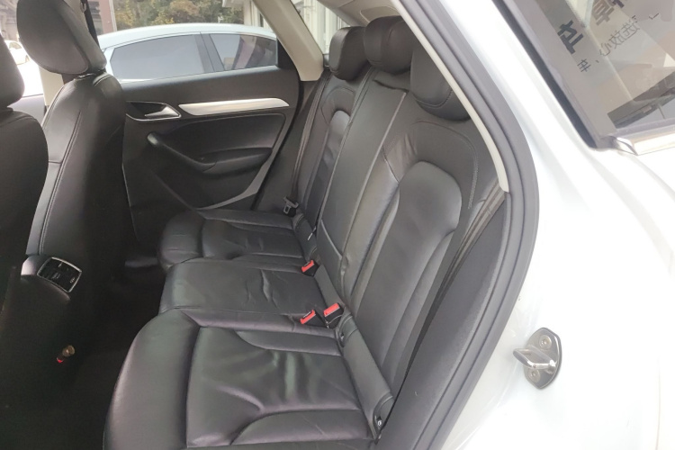 奥迪Q3 2016款 35 TFSI quattro 全时四驱风尚型中控内饰7004