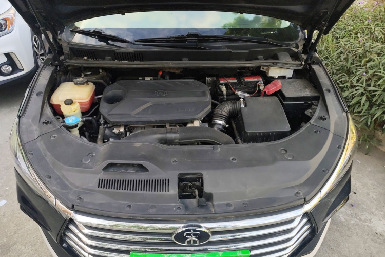 比亚迪 宋MAX 2021款 升级版 1.5T 手动豪华型 7座机舱底盘24