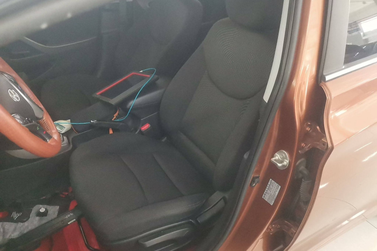 现代 朗动 2015款 1.6L 自动领先型局部细节19