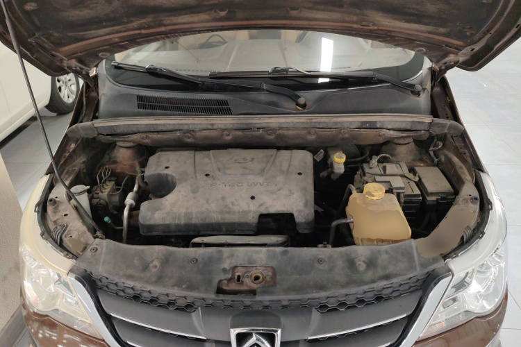 宝骏730 2014款 1.5L 手动豪华型 7座机舱底盘24