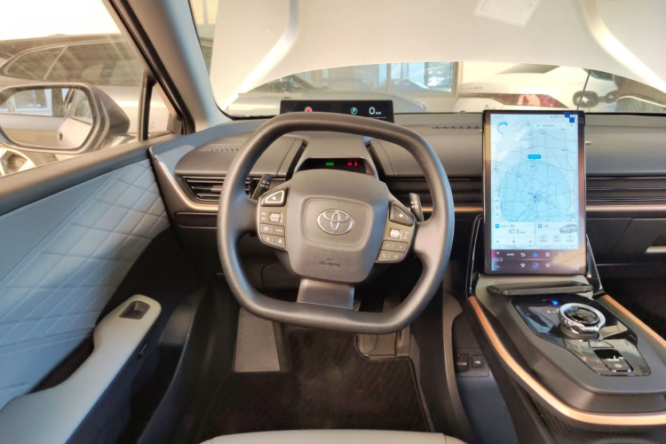 丰田bZ3 2024款 517km 精英PRO中控内饰13