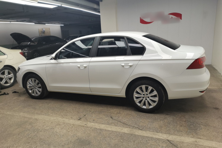 大众 2019款 宝来·传奇 1.5L 自动时尚型 国V车身外观4