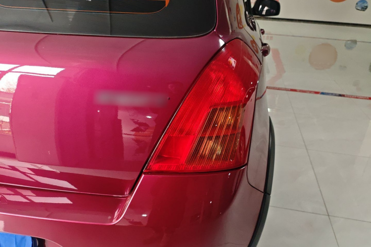 铃木 雨燕 2014款 1.3L 手动标准型车身外观9