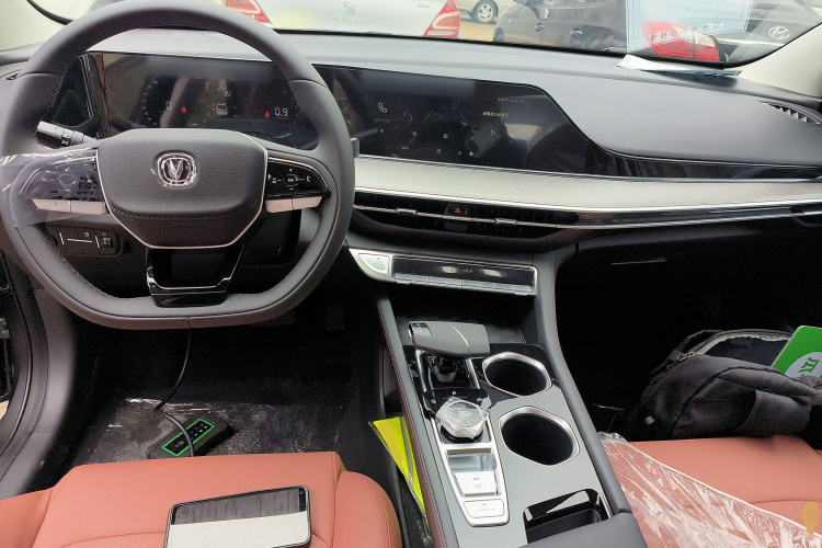 长安 逸动 2025款 PLUS 1.4T 双离合高能版中控内饰12