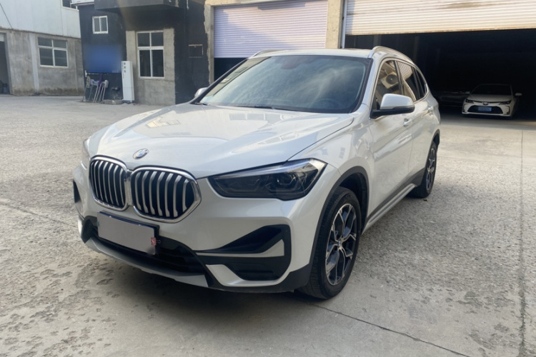 宝马X1 2020款 sDrive20Li 尊享型车身外观1