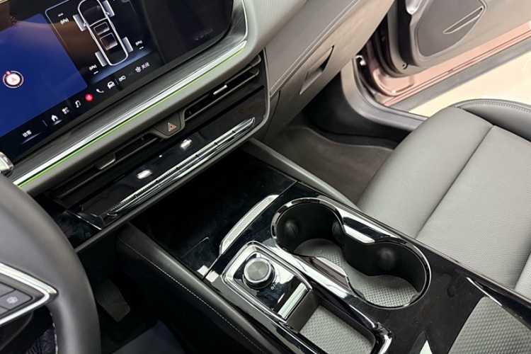 别克 2024款 昂科威Plus 28T 四驱尊享版中控内饰7006