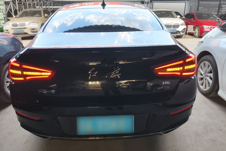红旗H5 2022款 经典款 1.8T 自动智联旗享版车身外观6