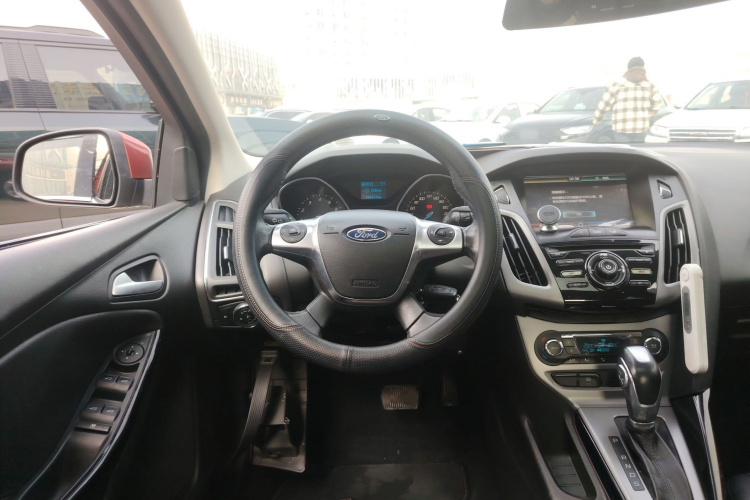 福特 福克斯 2012款 三厢 1.6L 自动风尚型中控内饰13