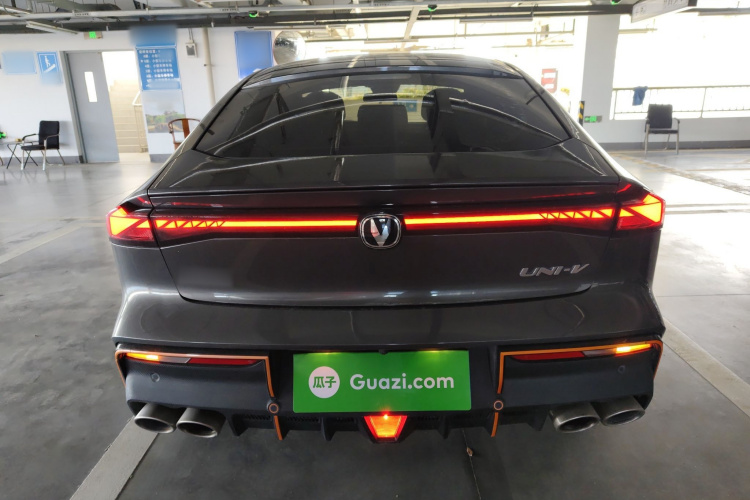 长安UNI-V 2022款 1.5T 运动版车身外观6