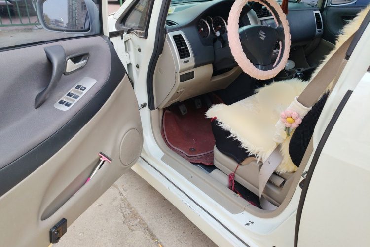 铃木 利亚纳 2013款 两厢 1.4L 手动标准型2中控内饰20