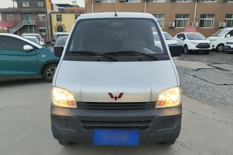 五菱汽车 五菱之光 2023款 1.5L 实用型 5/7座车身外观2