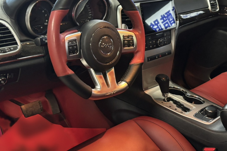 Jeep 大切诺基 SRT 2013款 6.4L SRT8 炫黑版中控内饰7001