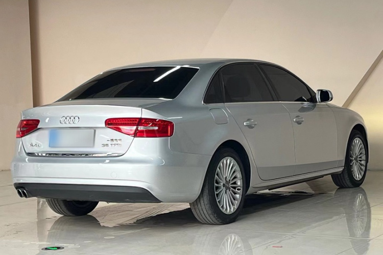 奥迪A4L 2015款 35 TFSI 自动舒适型车身外观6011