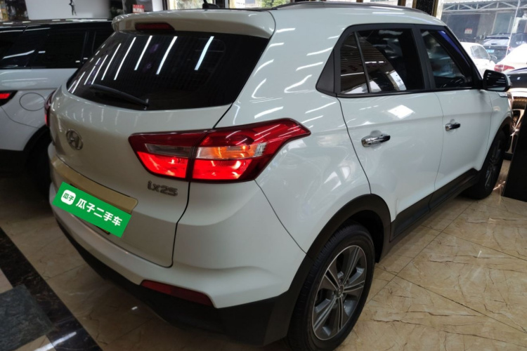 北京现代ix25 2015款 1.6L 自动两驱智能型GLS车身外观7