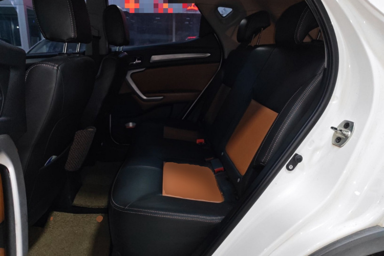 江汽集团 瑞风S3 2014款 1.5L CVT豪华智能型中控内饰21