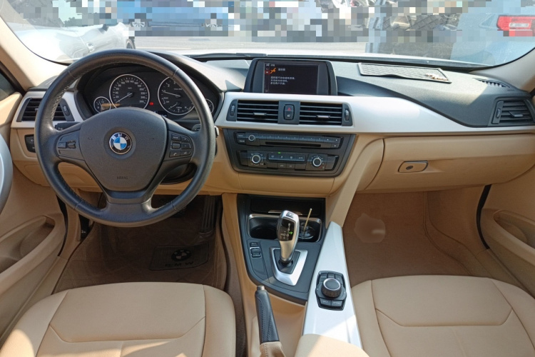 宝马3系 2013款 316i 进取型中控内饰7002