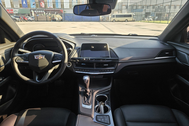 凯迪拉克CT4 2021款 28T 风尚型中控内饰7002