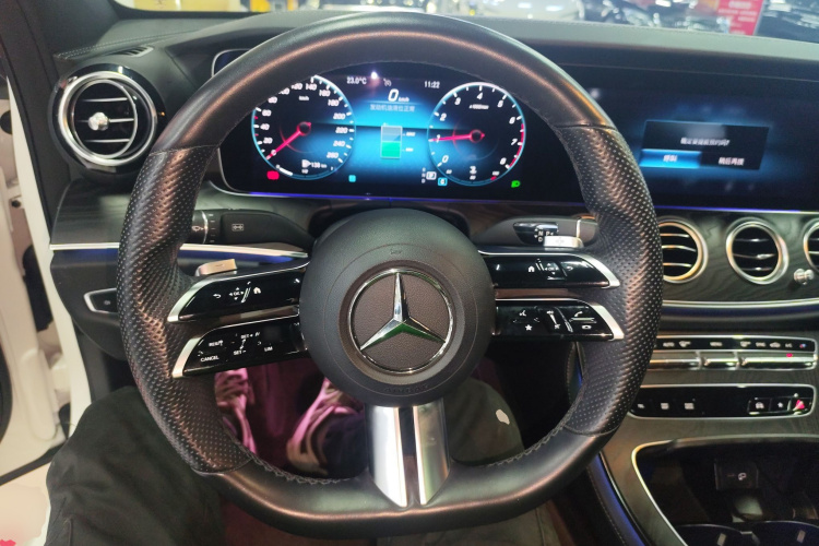 奔驰E级(进口) 2021款 改款 E 260 豪华型运动版局部细节13