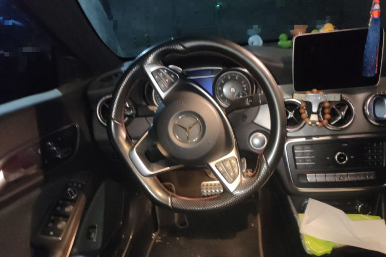 奔驰CLA 2018款 CLA 220 4MATIC中控内饰13