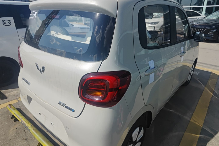 五菱汽车 宏光MINIEV 2025款 四门版 进阶款车身外观6005