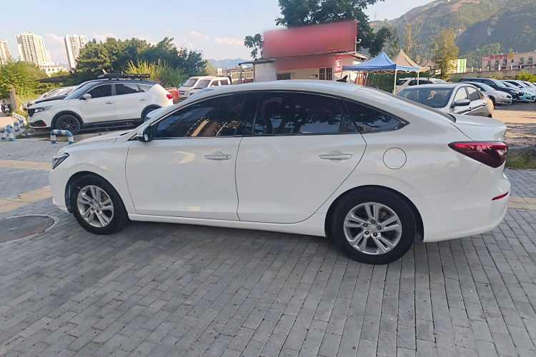 长安 逸动 2019款 高能版 1.6L GDI 自动先锋型 国VI车身外观4