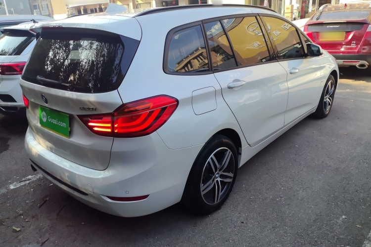 宝马2系旅行车(进口) 2015款 218i 运动设计套装车身外观7