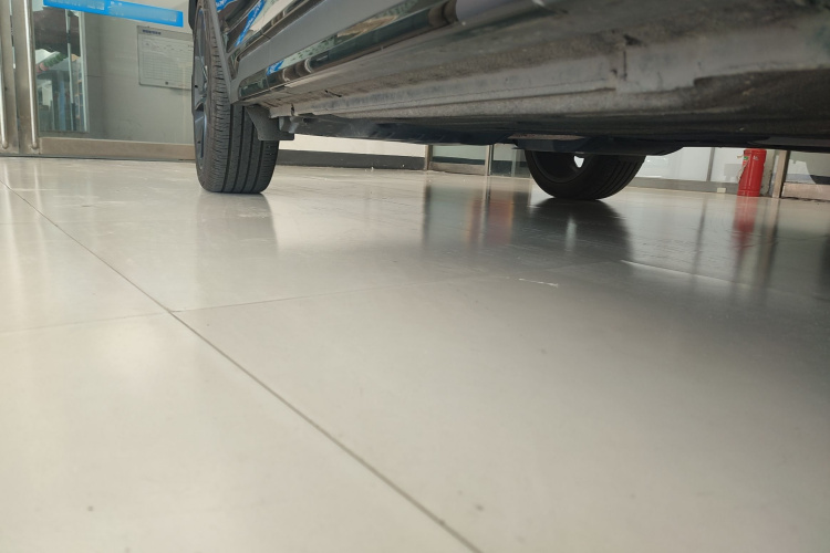 领克01 2021款 2.0TD 四驱暗夜版机舱底盘29