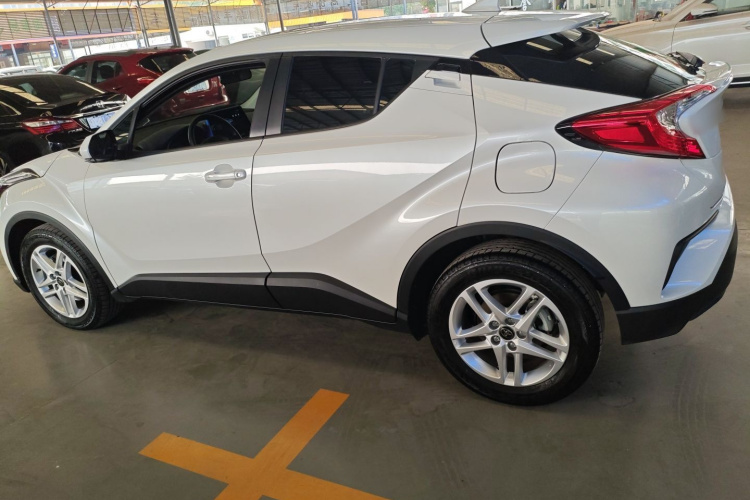 丰田C-HR 2023款 2.0L 领先版车身外观4