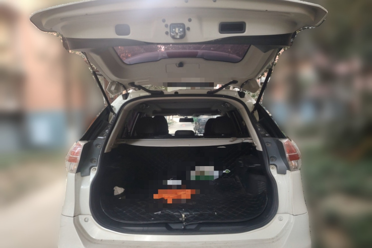 日产 奇骏 2014款 2.0L CVT舒适版 2WD局部细节23