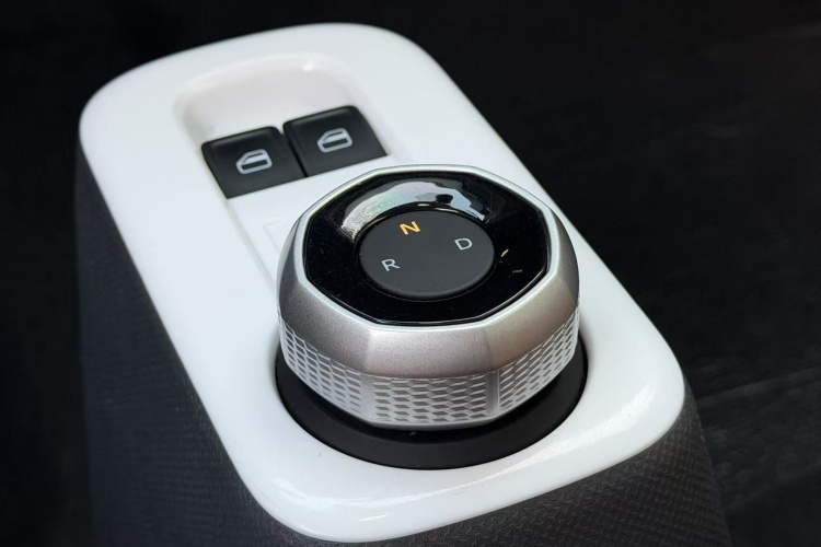 吉利银河 熊猫 2025款 210km 元气熊中控内饰7002