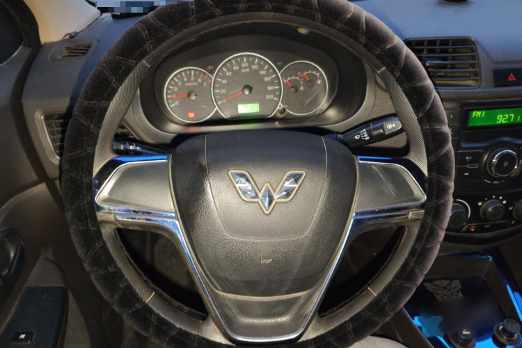 五菱汽车 五菱宏光 2015款 1.5L S 基本型国V中控内饰13