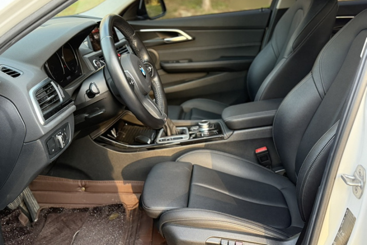 宝马1系 2019款 118i M运动套装中控内饰7008