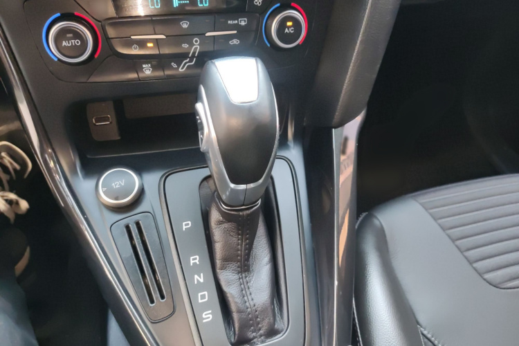 福特 福克斯 2017款 两厢 1.6L 自动风尚型智行版局部细节18