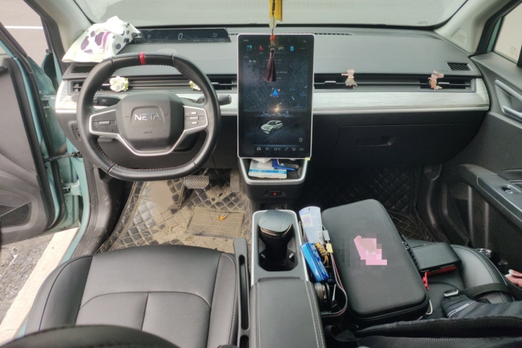 哪吒汽车 哪吒V 2022款 潮 400 Lite中控内饰7002