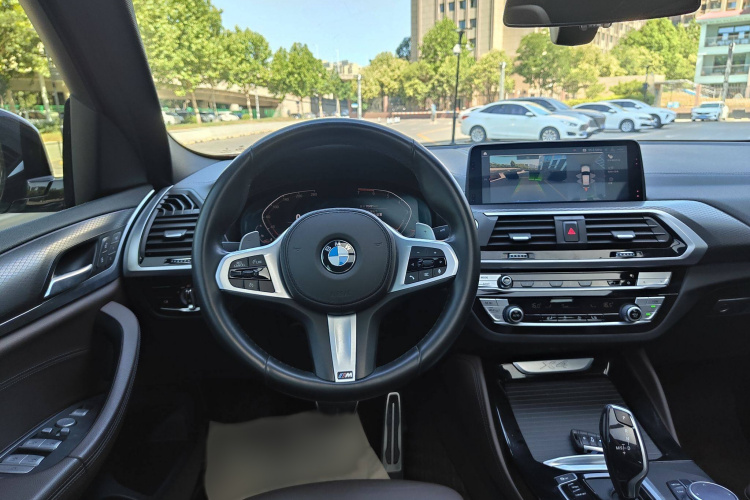 宝马X4 2020款 xDrive25i M越野套装中控内饰7010