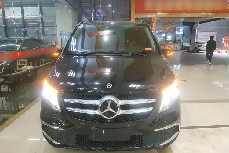 奔驰V级 2022款 V 260 L 长轴距尊贵版车身外观2