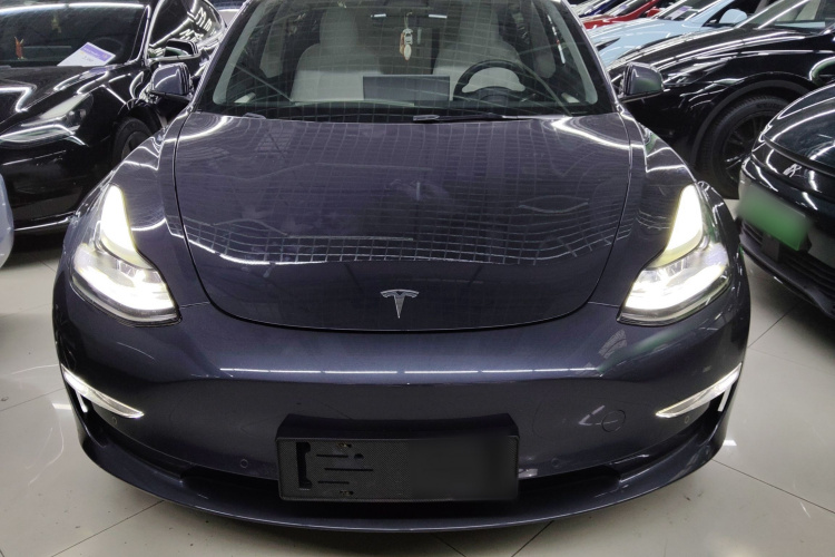 特斯拉 Model 3 2022款 Performance高性能全轮驱动版车身外观2