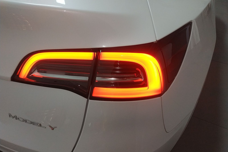 特斯拉 Model Y 2024款 长续航全轮驱动版车身外观6006