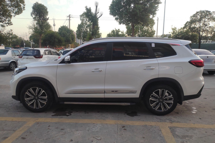 奇瑞 瑞虎8 2018款 1.5TCI 自动豪华型 5座车身外观4