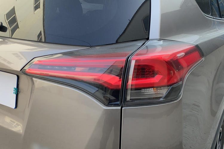 丰田 RAV4荣放 2019款 2.0L CVT两驱舒适版 国VI车身外观6007