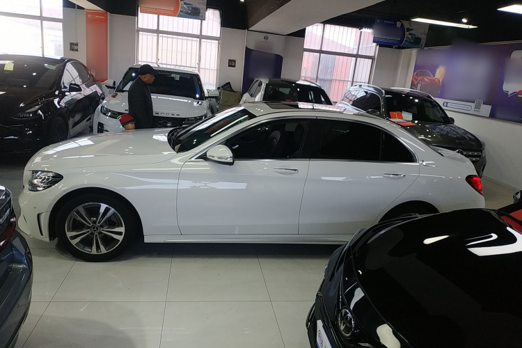 奔驰C级 2020款 改款 C 200 L 时尚型运动版车身外观4