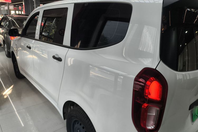 五菱汽车 五菱宏光新能源 2024款 纯电版 300KM 标准型车身外观6003