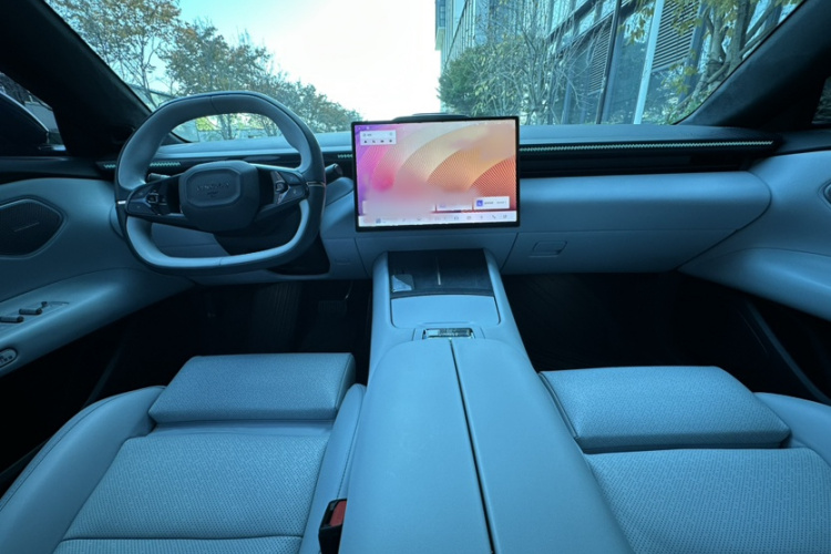 领克Z10 2024款 95kWh 702km四驱智驾Ultra中控内饰7001