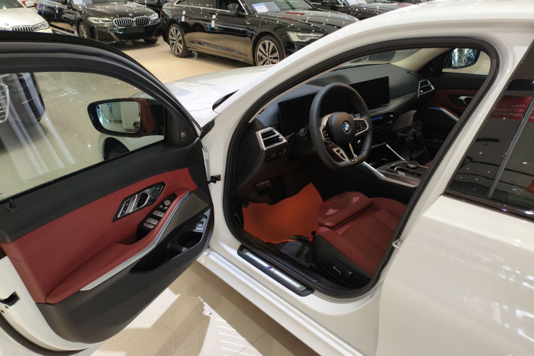 宝马3系 2025款 330Li M运动曜夜套装中控内饰20