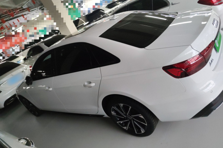 奥迪A4L 2023款 40 TFSI 豪华动感型车身外观4