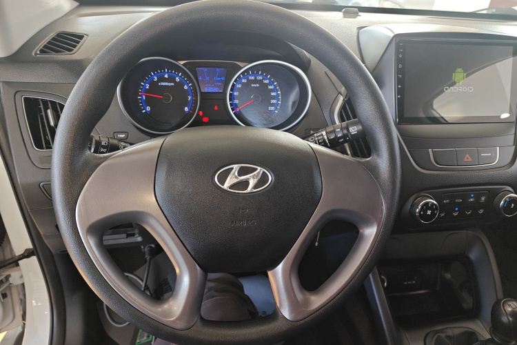 北京现代ix35 2015款 2.0L  手动两驱舒适型 国IV中控内饰13