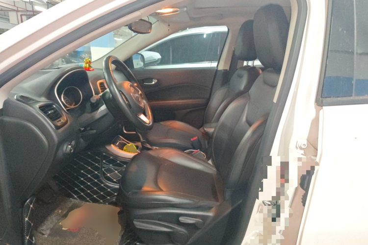 Jeep 指南者 2019款 200TS 自动优享-互联大屏版中控内饰19